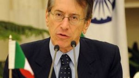 Amb. Giulio Terzi: è urgente la decisione di inserire Guardie della rivoluzione Iraniana- IRGC- nella lista nera dall’Unione Europea