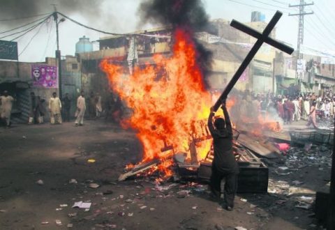 DONNE E UOMINI DISCRIMINATI A CAUSA DELLA PROPRIA #RELIGIONE: UN DIVERSO “CREDO” PUO’ GIUSTIFICARE LA #VIOLENZA…?
