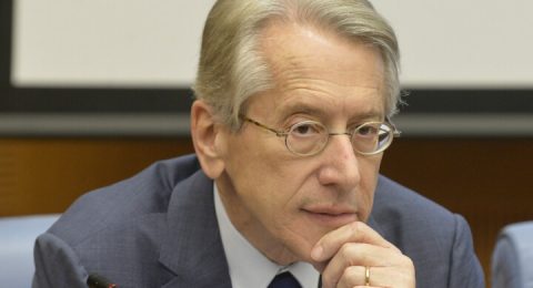 Intesa tedesca sul governo, per l’ex ministro degli Esteri Giulio Terzi c’è poco da ridere: “L’Italia sarà più debole, l’asse coi francesi rafforzerà l’agenda Macron”