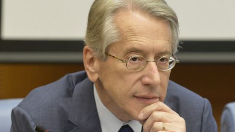 Intesa tedesca sul governo, per l’ex ministro degli Esteri Giulio Terzi c’è poco da ridere: “L’Italia sarà più debole, l’asse coi francesi rafforzerà l’agenda Macron”