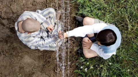 BAMBINI E GIORNATA DELLA #MEMORIA: È POSSIBILE NON GIRARE LA TESTA DALL’ALTRA PARTE…?